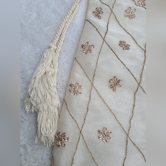 Cream and gold beaded stockings, set of 2 - Picture 3 of 8